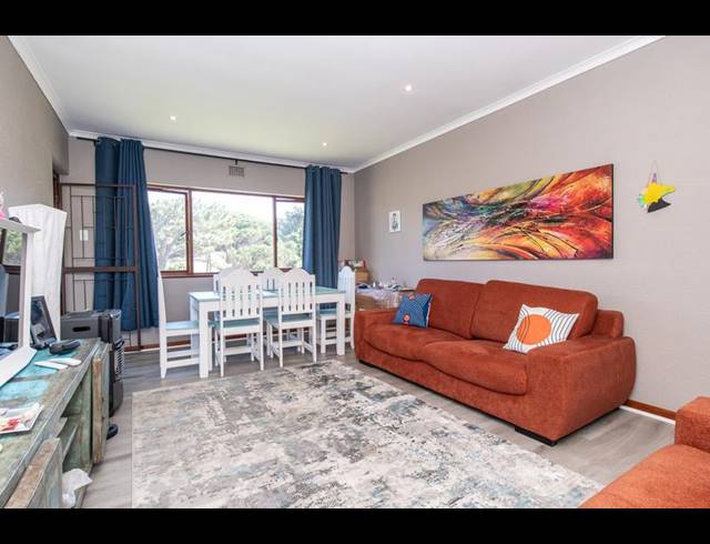 2 BEDROOM APARTMENT FOR SALE IN BERGVLIET
